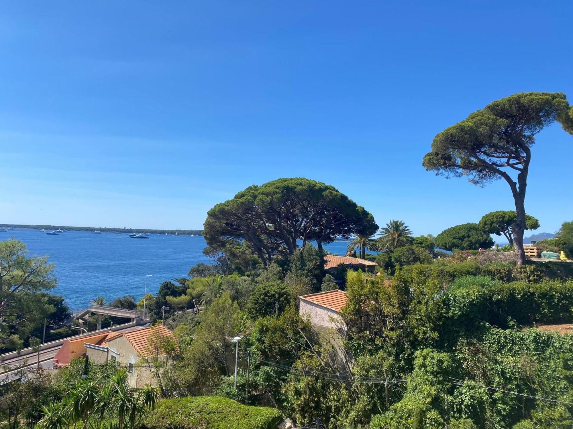 Directly On The Sea Villa Cannes