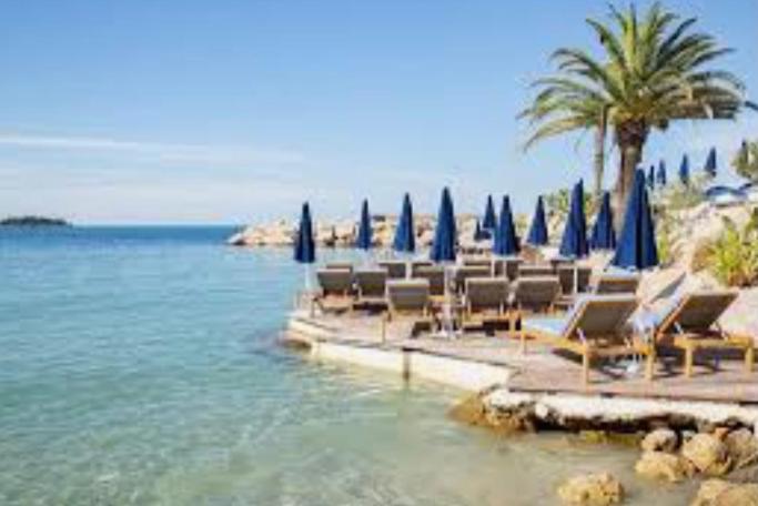Villa Directly On The Sea *